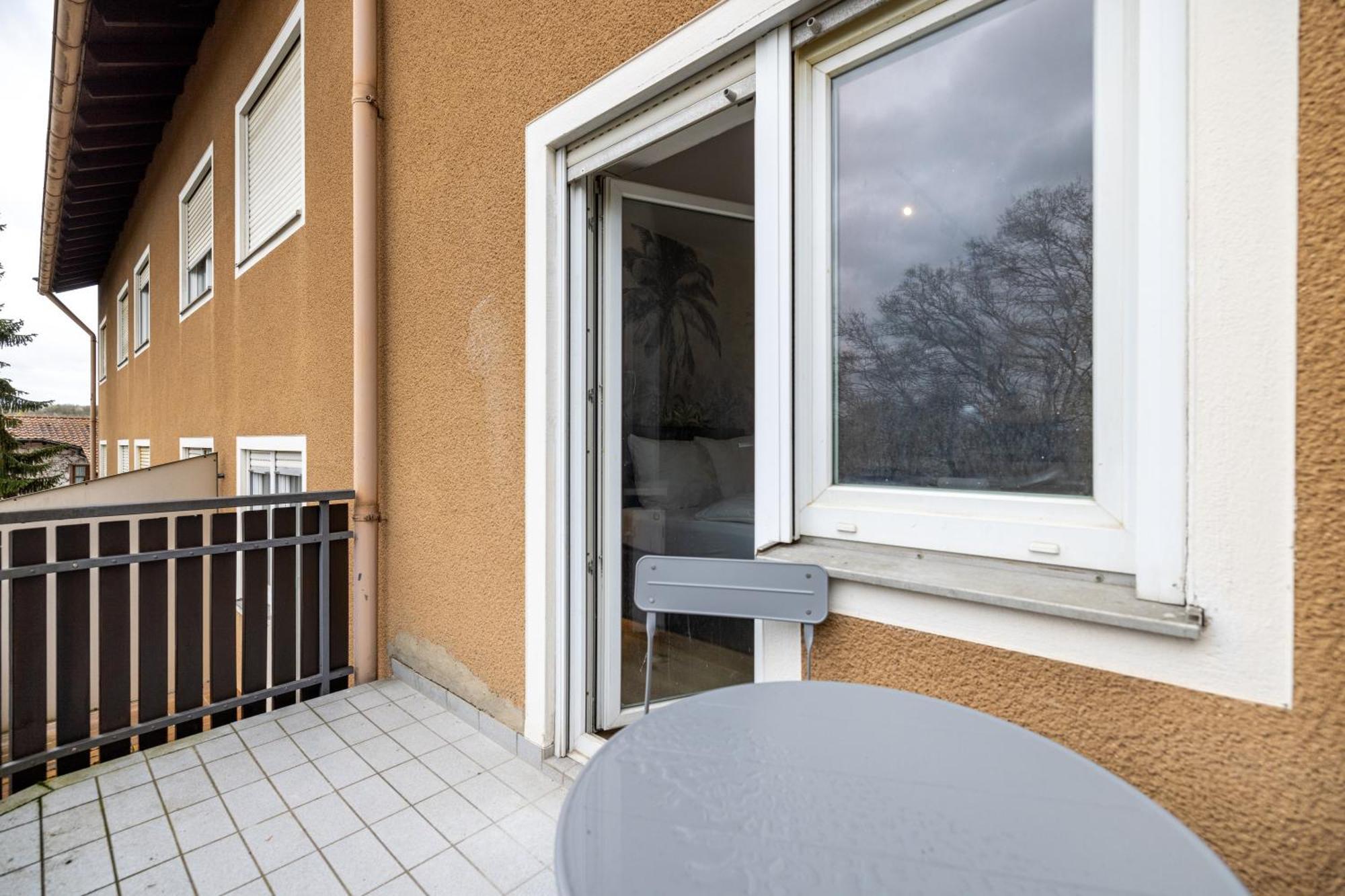 Kleines Apartment Mit Balkon Würzburg Exterior foto